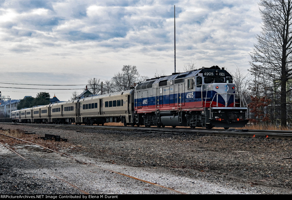 MNCR 4905 on train 72